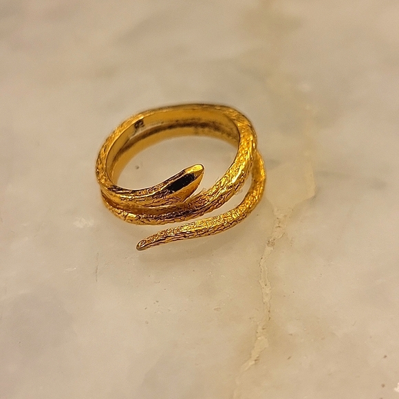 NWT Gorjana 18k Gold Snake Ring Boa Coil Wrap Serpent Dainty Thin Feminine Sz 6 - Picture 1 of 5